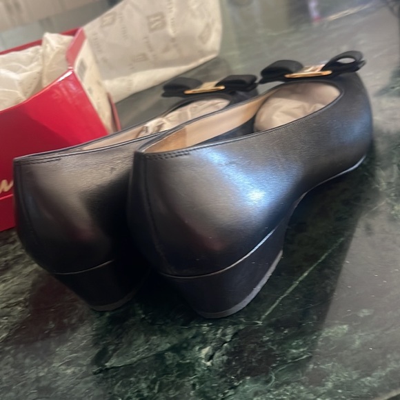 Salvatore Ferragamo gorgeous black - Picture 4 of 8